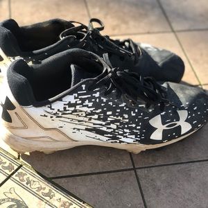 Men’s Under Armour baseball cleats - size 11